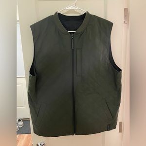 BYLT reversible vest, size L Green and Black